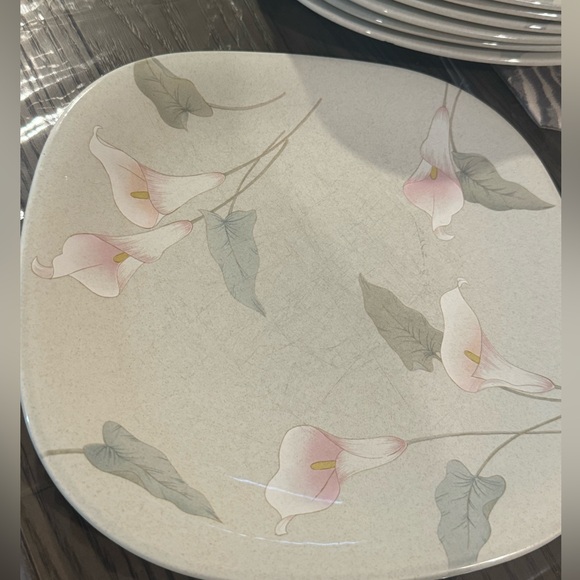 Mikasa Gardenside Dinner Plates - Picture 2 of 3